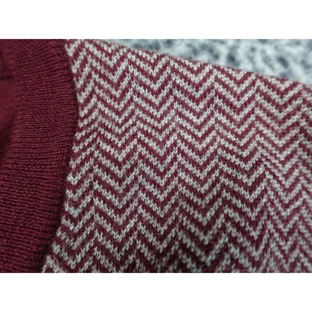 Brooks Brothers Sweater Vest Mens Large Burgundy Merino Wool Chevron V-Neck